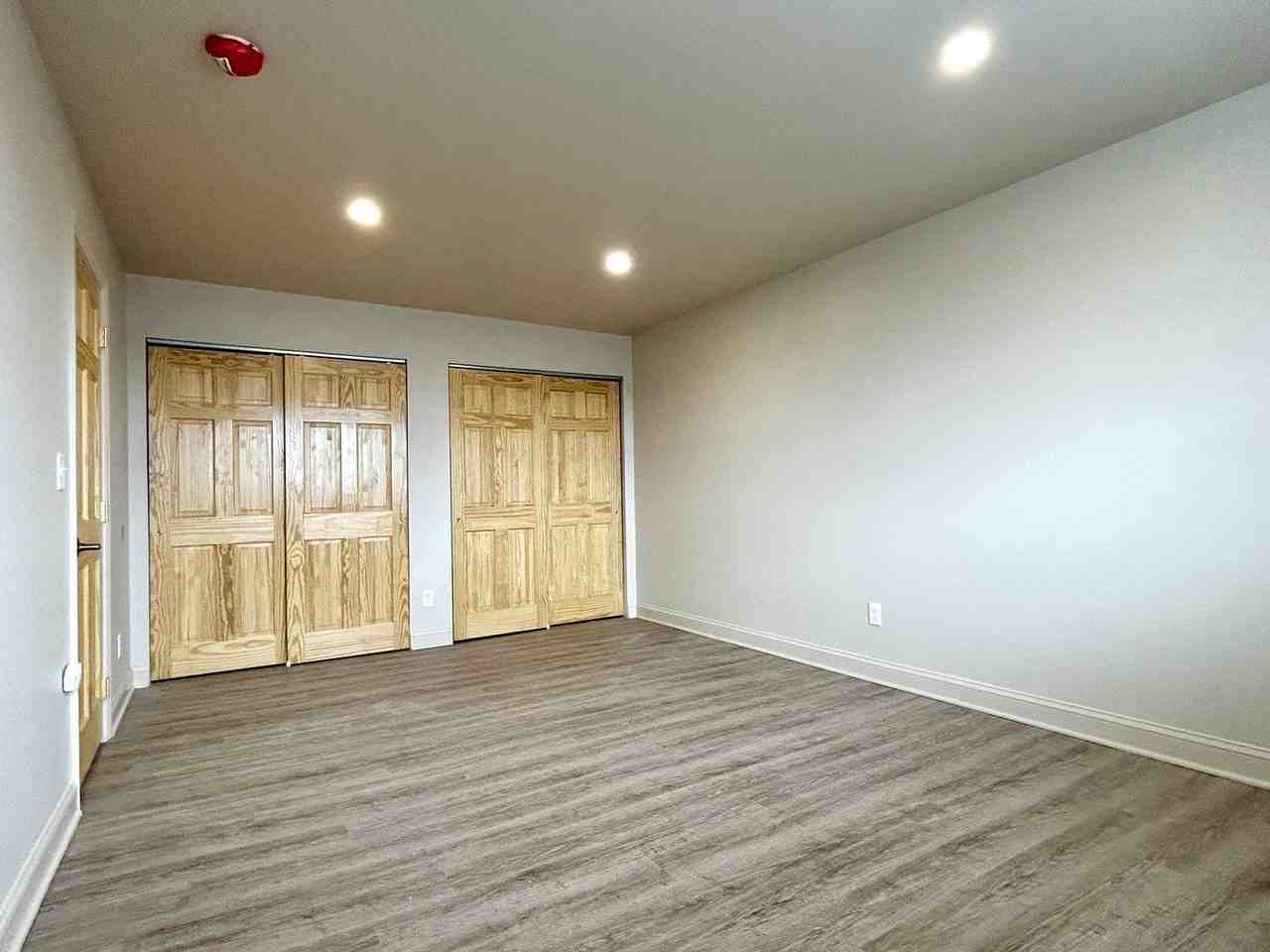 Norwegian Manor - Photo 5 of 13