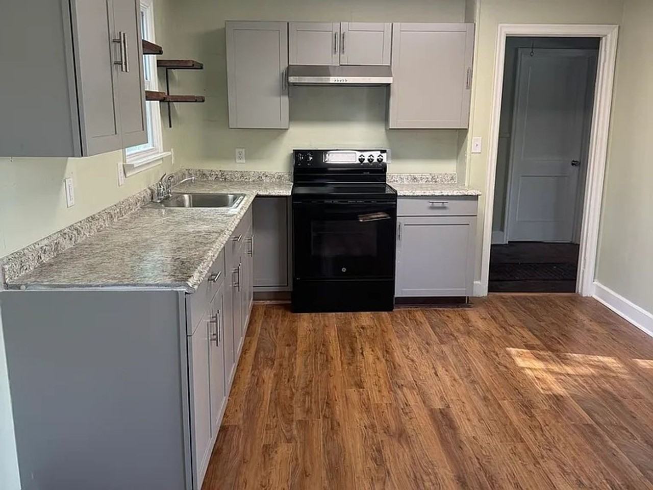 906 Central Ave - Photo 3 of 4