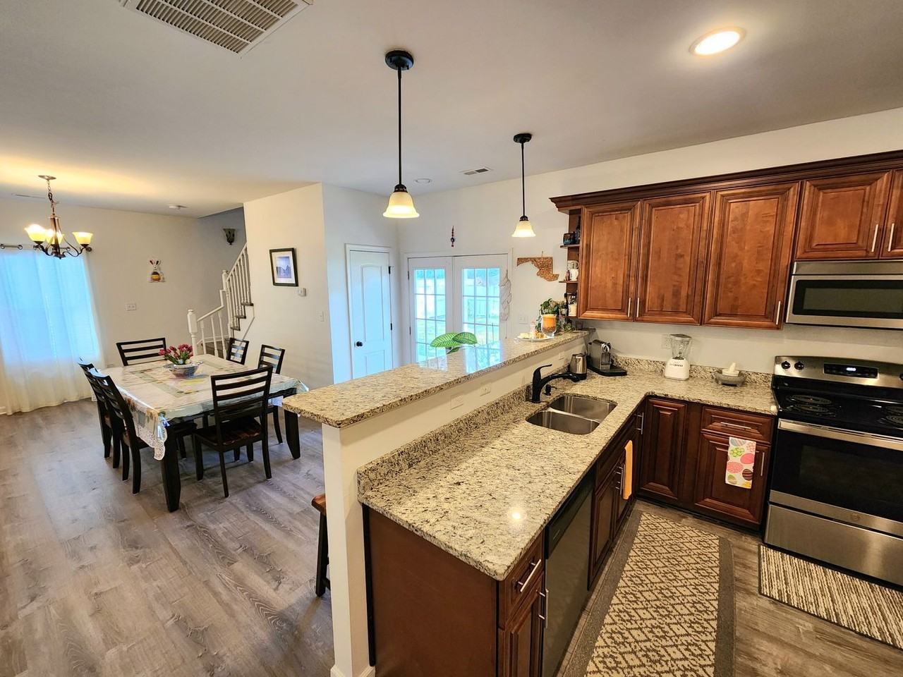 232 Woodview Ave - Photo 4 of 29