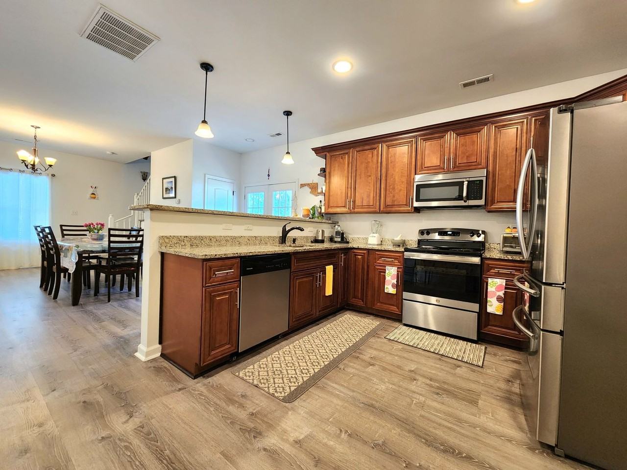 232 Woodview Ave - Photo 5 of 29