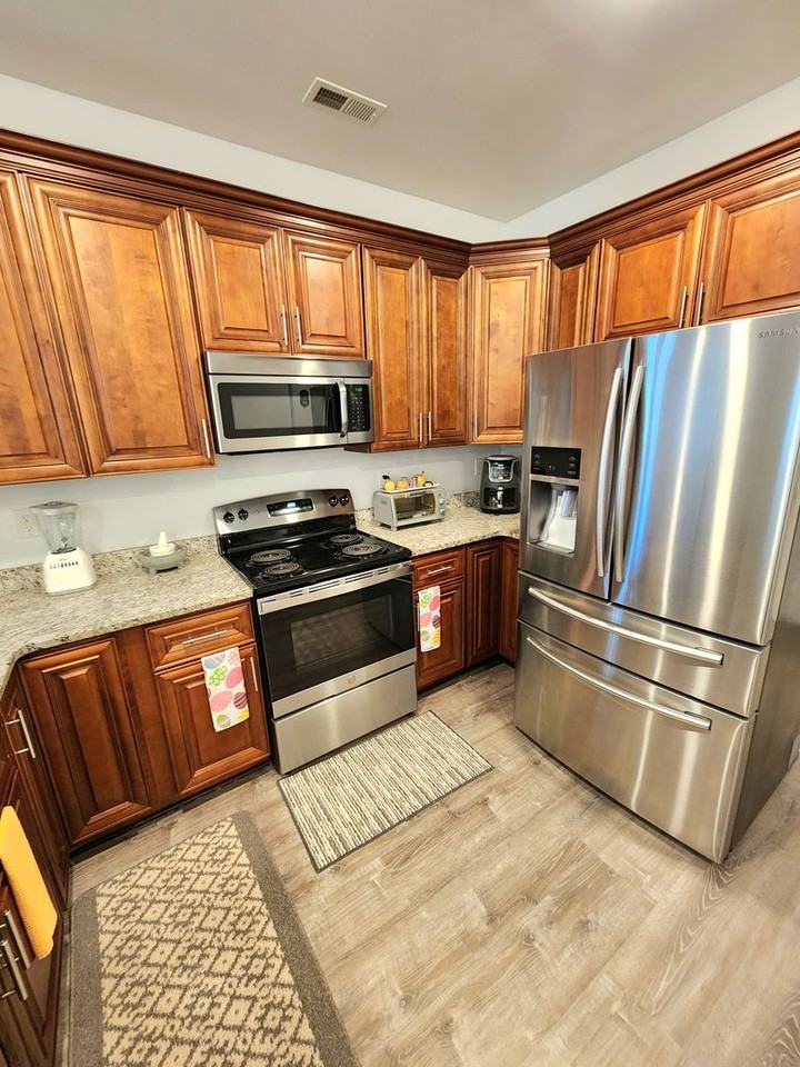 232 Woodview Ave - Photo 7 of 29