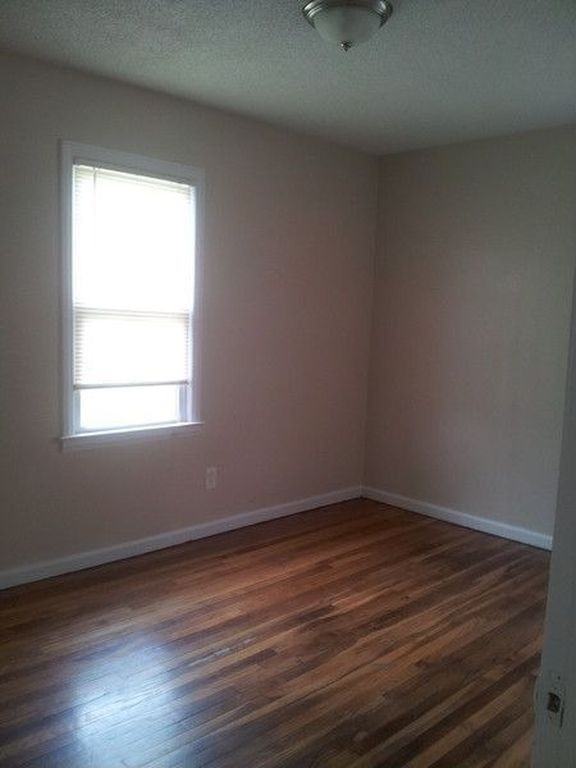 7028 Hunter St - Photo 7 of 9