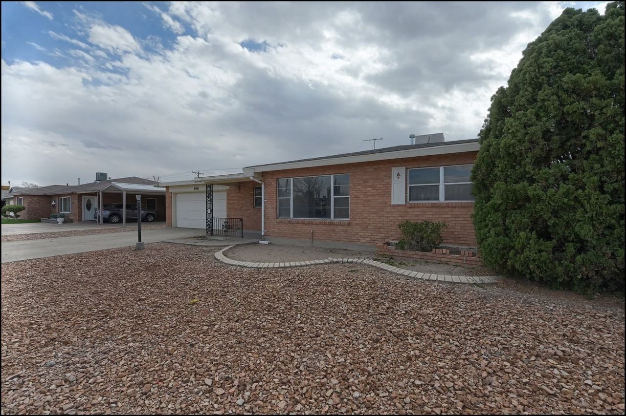 8200 Edgemere Blvd - Photo 2 of 42