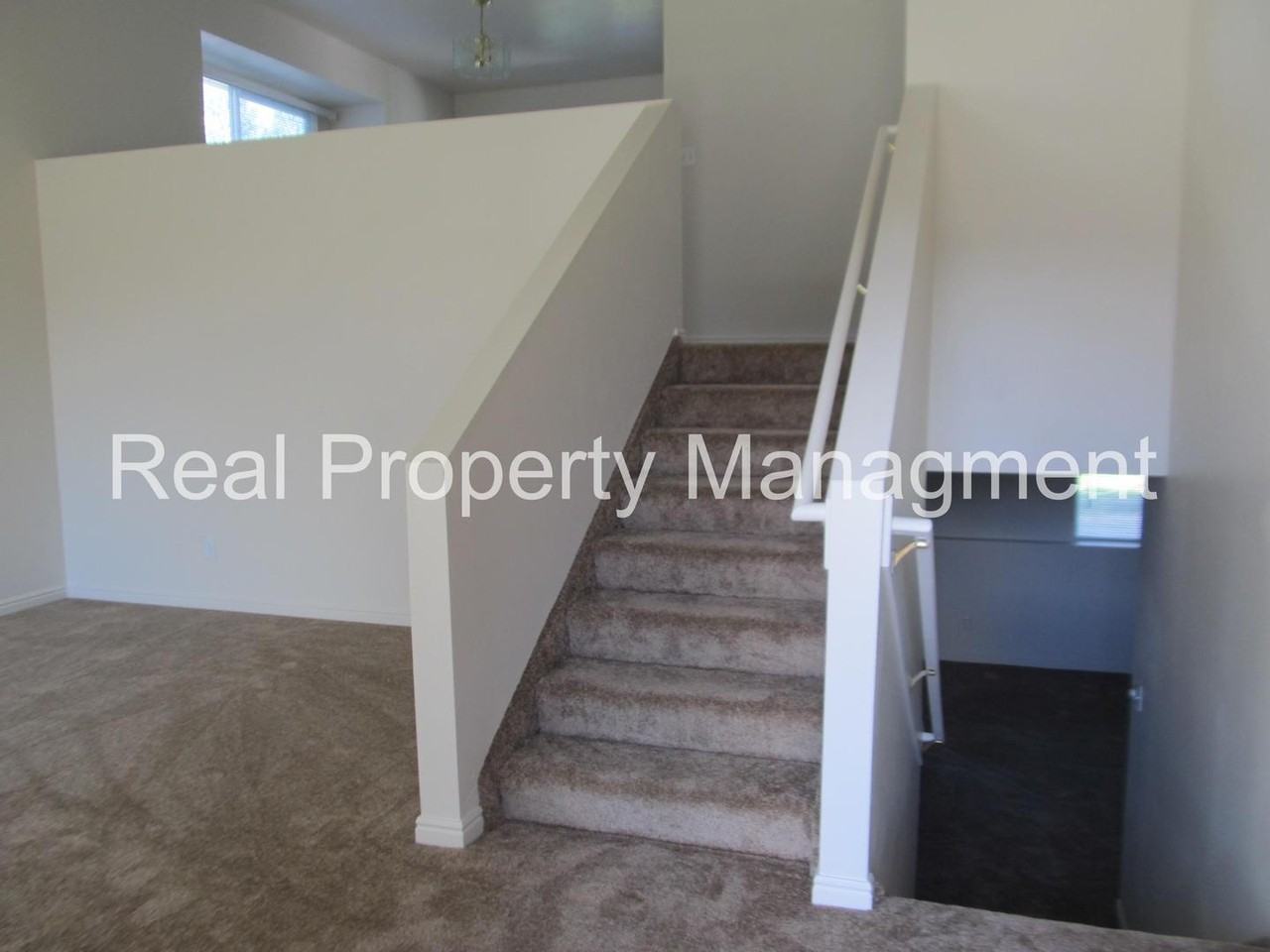 707 E 400 S - Photo 2 of 10