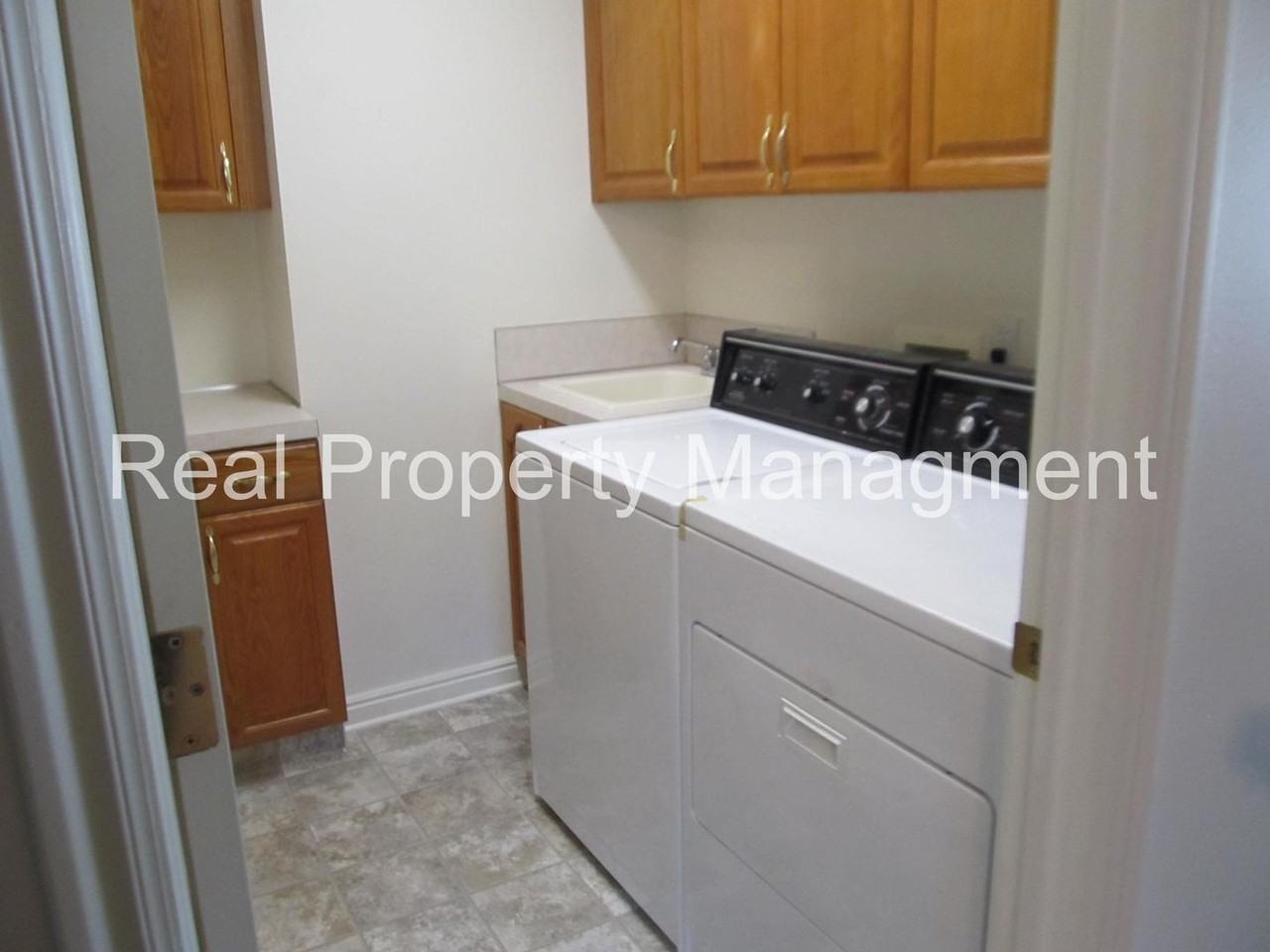 707 E 400 S - Photo 3 of 10