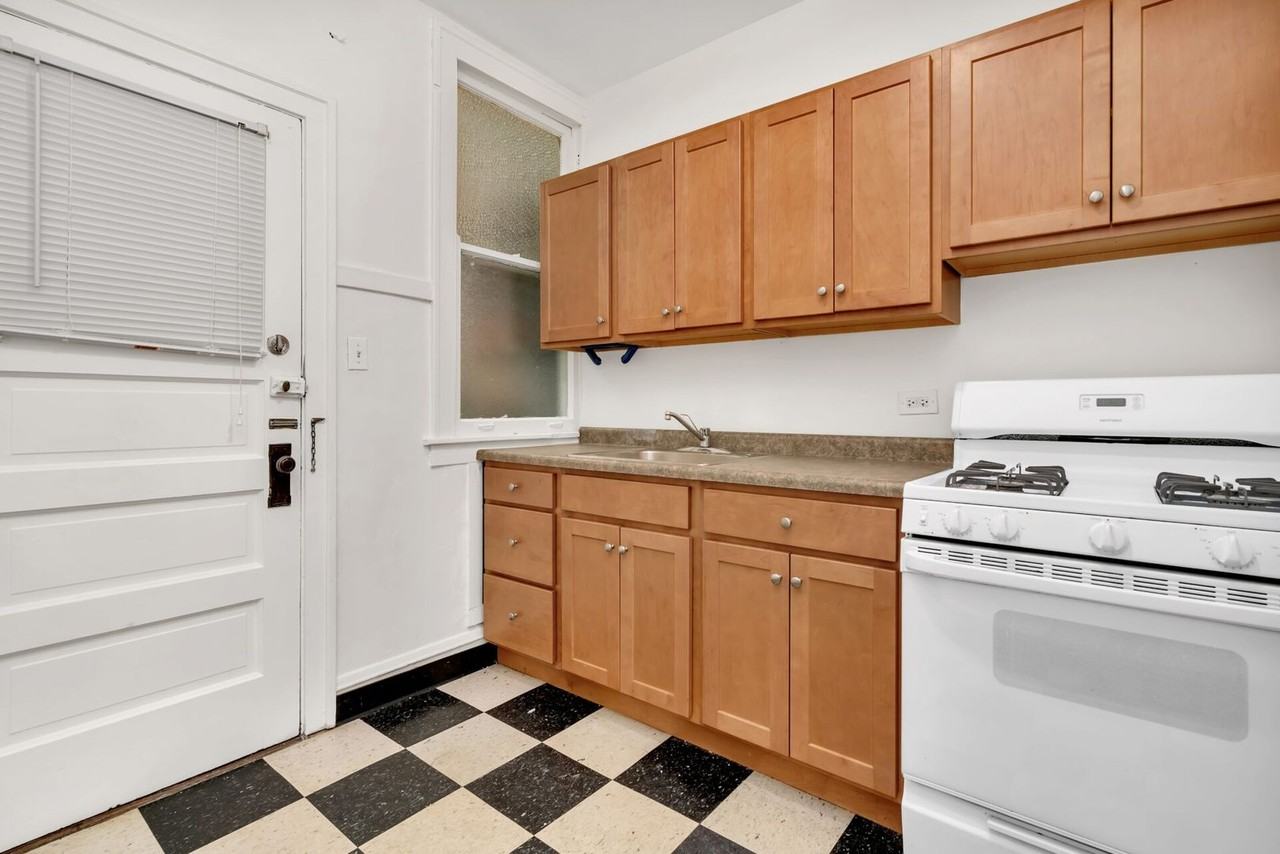 806-808 Arlington Apartments - Photo 2 of 9
