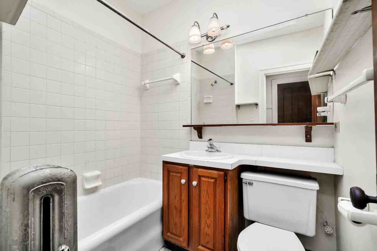 806-808 Arlington Apartments - Photo 3 of 9