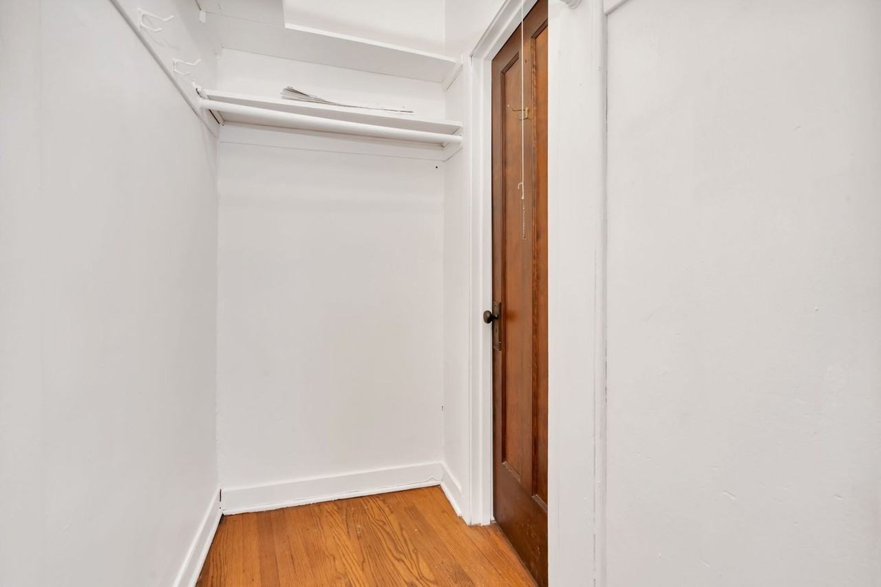 806-808 Arlington Apartments - Photo 4 of 9