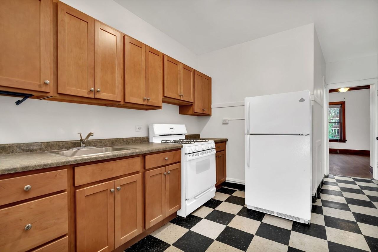 806-808 Arlington Apartments - Photo 7 of 9