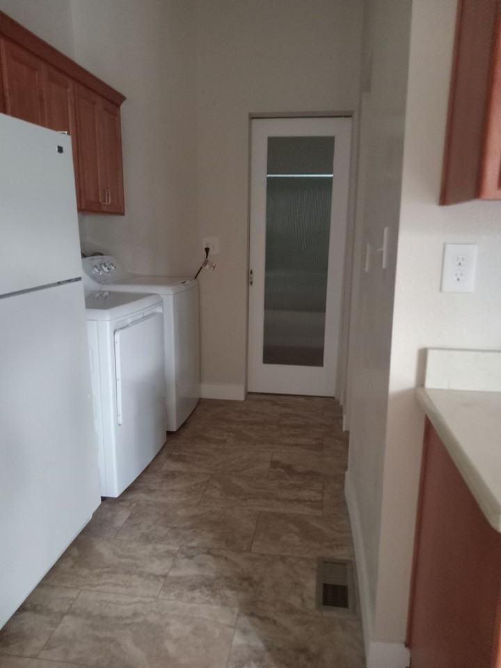 1205 Se Mill St - Photo 4 of 8