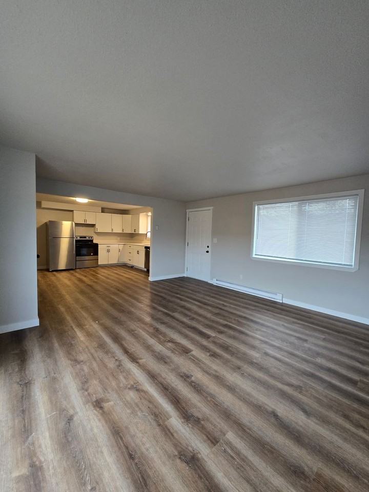 Oak Street Fourplex - Photo 3 of 18