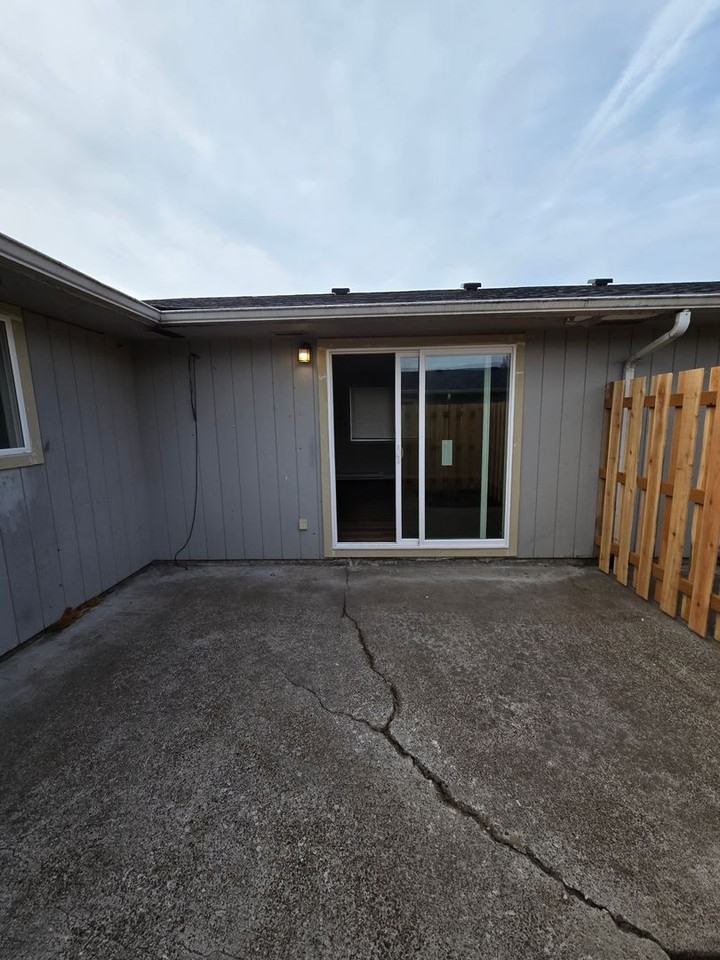 Oak Street Fourplex - Photo 5 of 18
