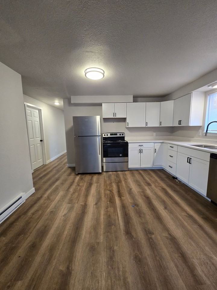 Oak Street Fourplex - Photo 6 of 18