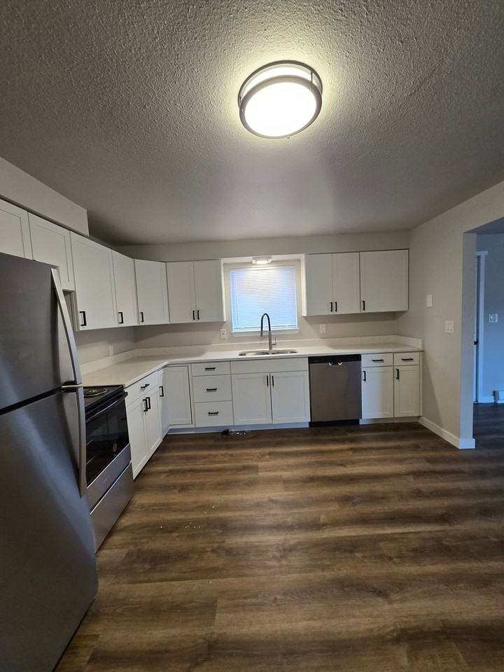 Oak Street Fourplex - Photo 7 of 18