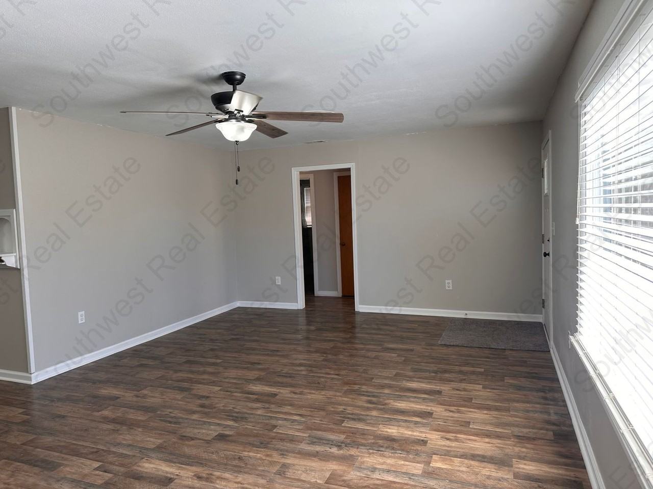 2409 Gidding St - Photo 4 of 14
