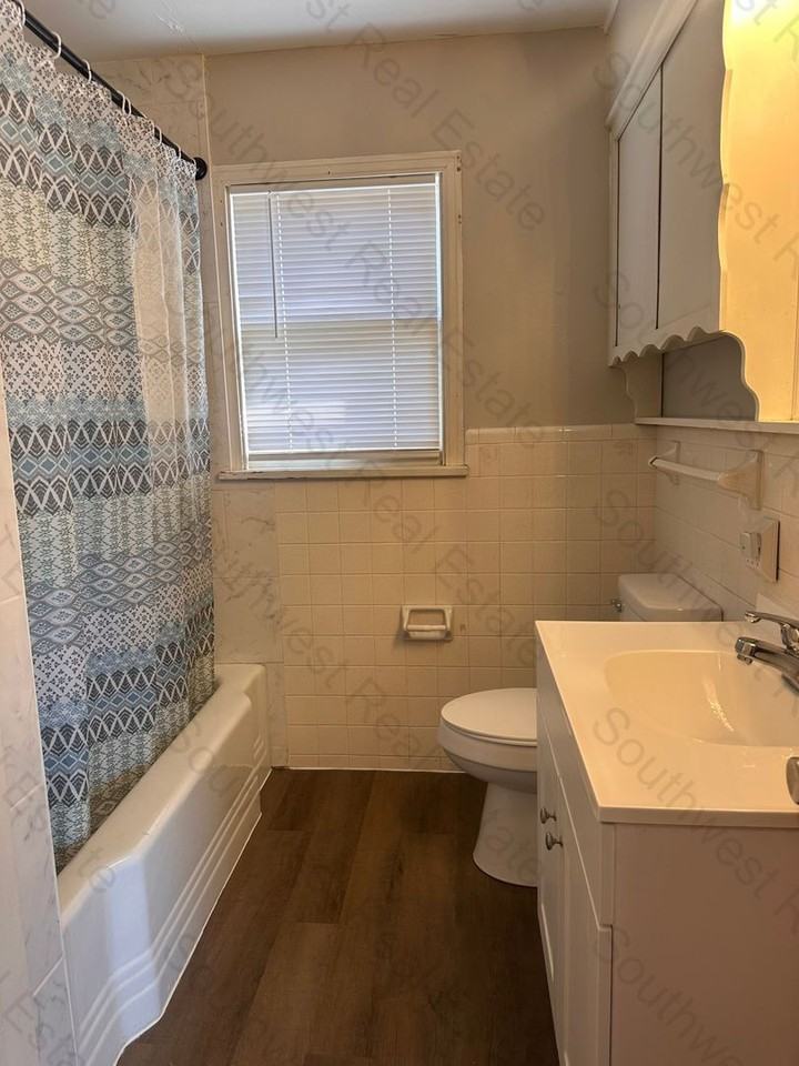 2409 Gidding St - Photo 5 of 14