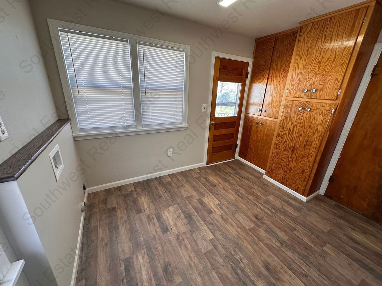 2409 Gidding St - Photo 7 of 14