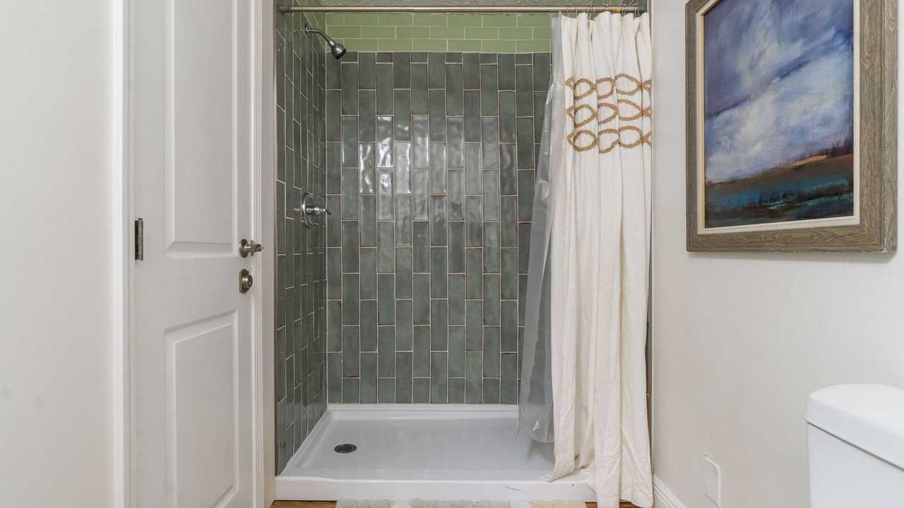 2740 Santa Barbara Dr Nw - Photo 2 of 3