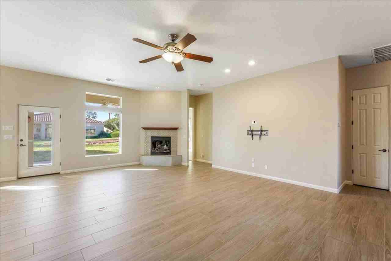 1031 W Hillview Dr - Photo 3 of 23