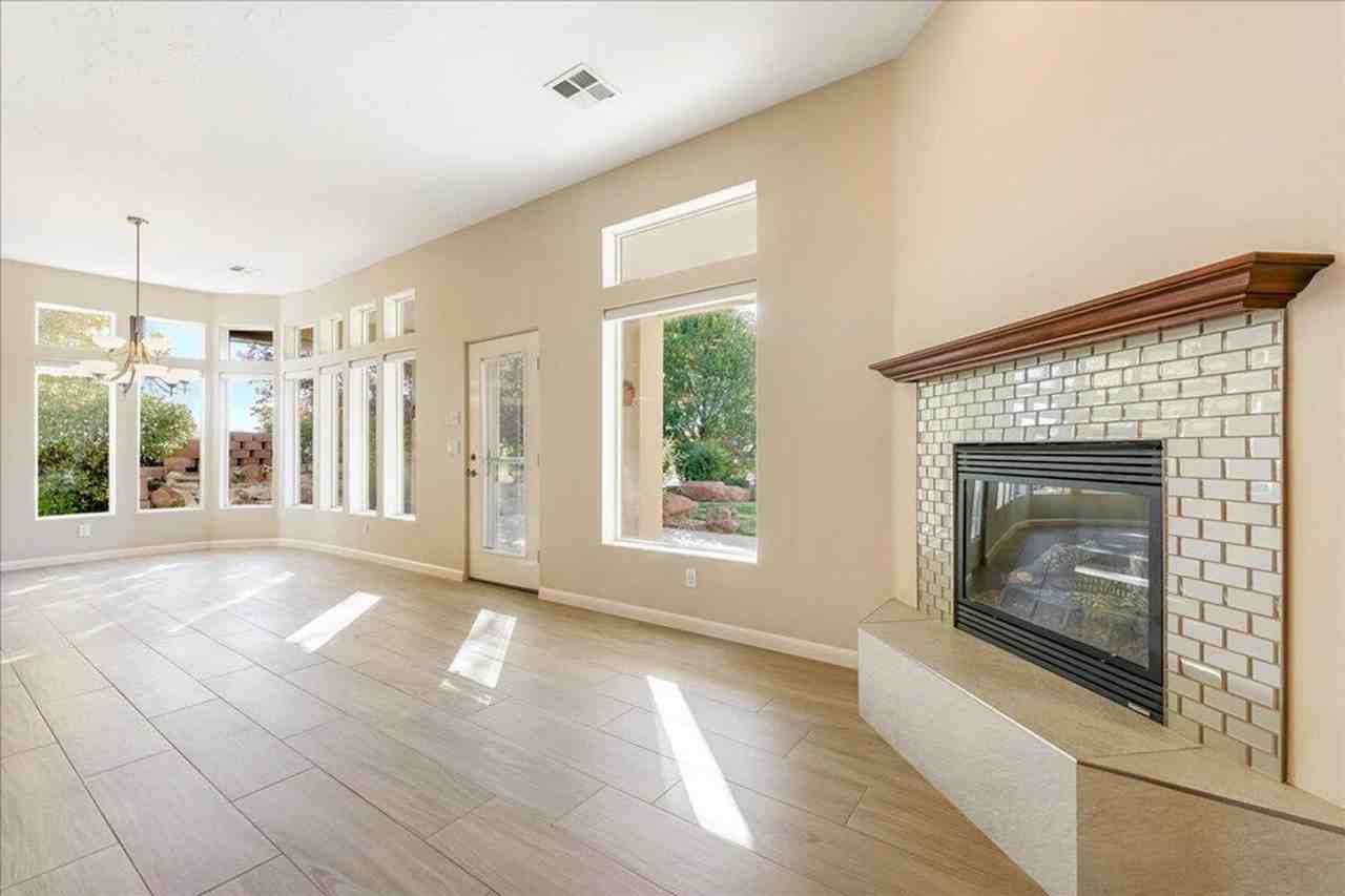 1031 W Hillview Dr - Photo 5 of 23