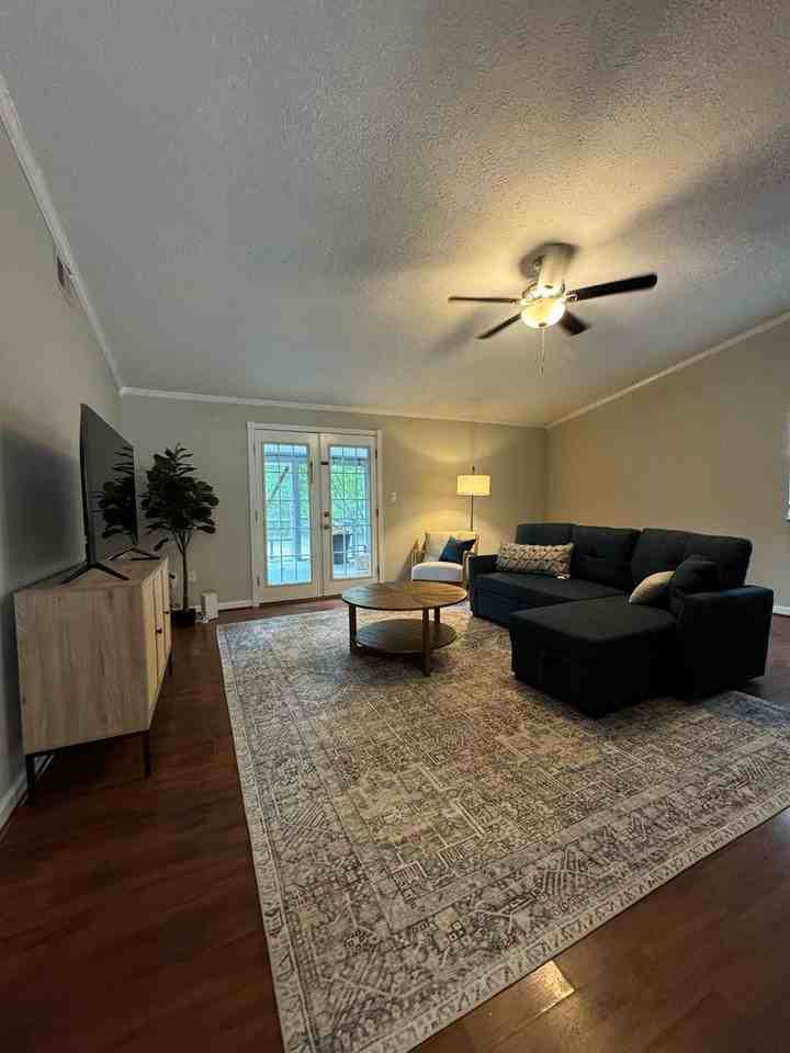 501 Ashwood Dr - Photo 5 of 50