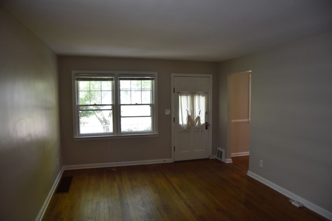 263 E Beechwold Blvd - Photo 2 of 22