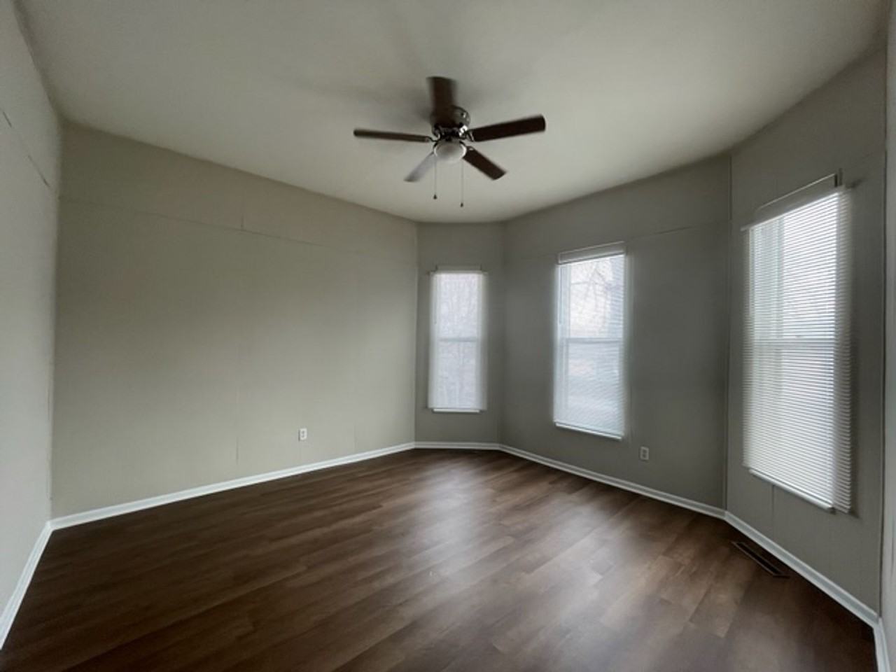 1021 N Sherman Ave - Photo 2 of 16