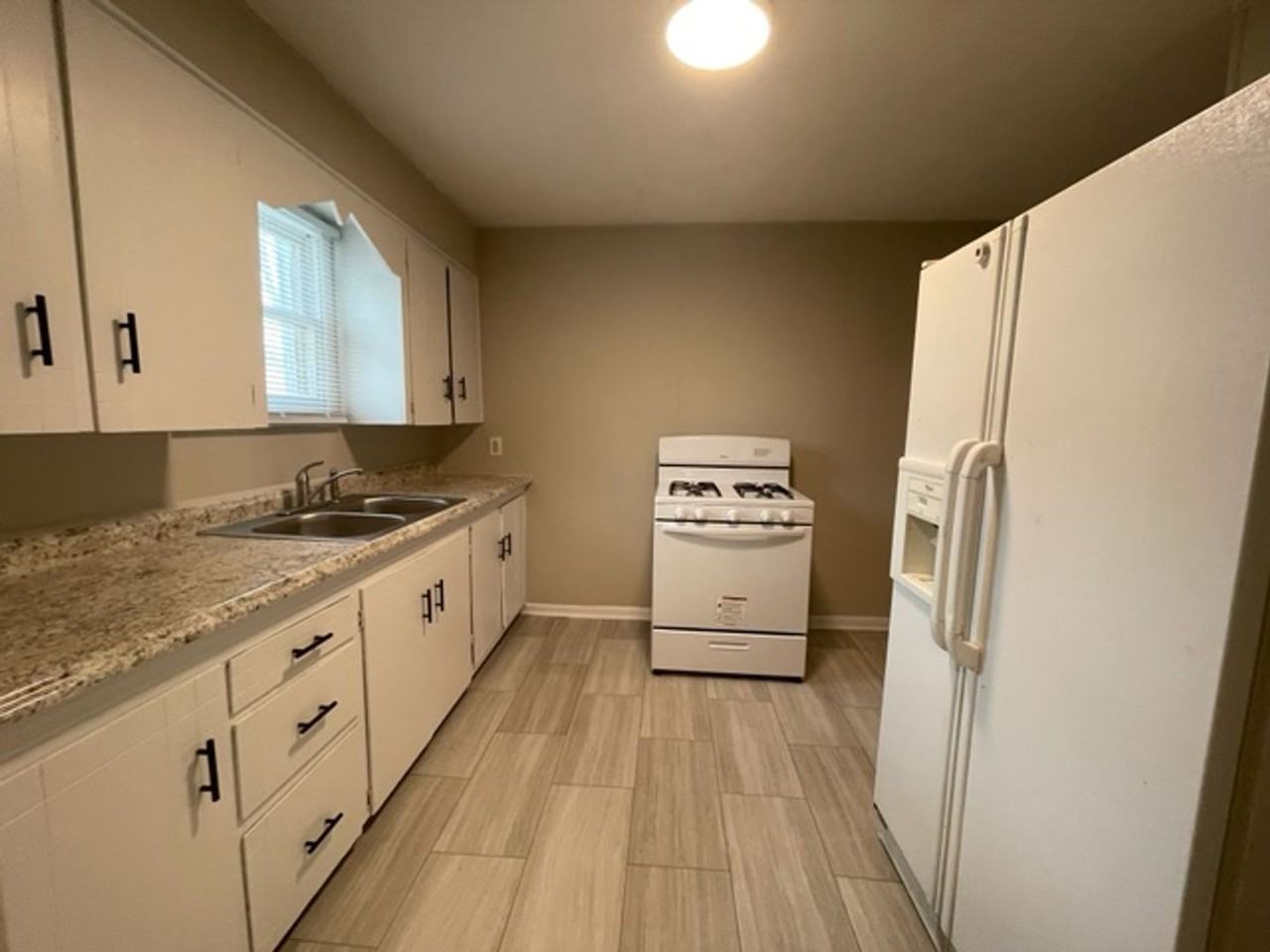 1021 N Sherman Ave - Photo 3 of 16