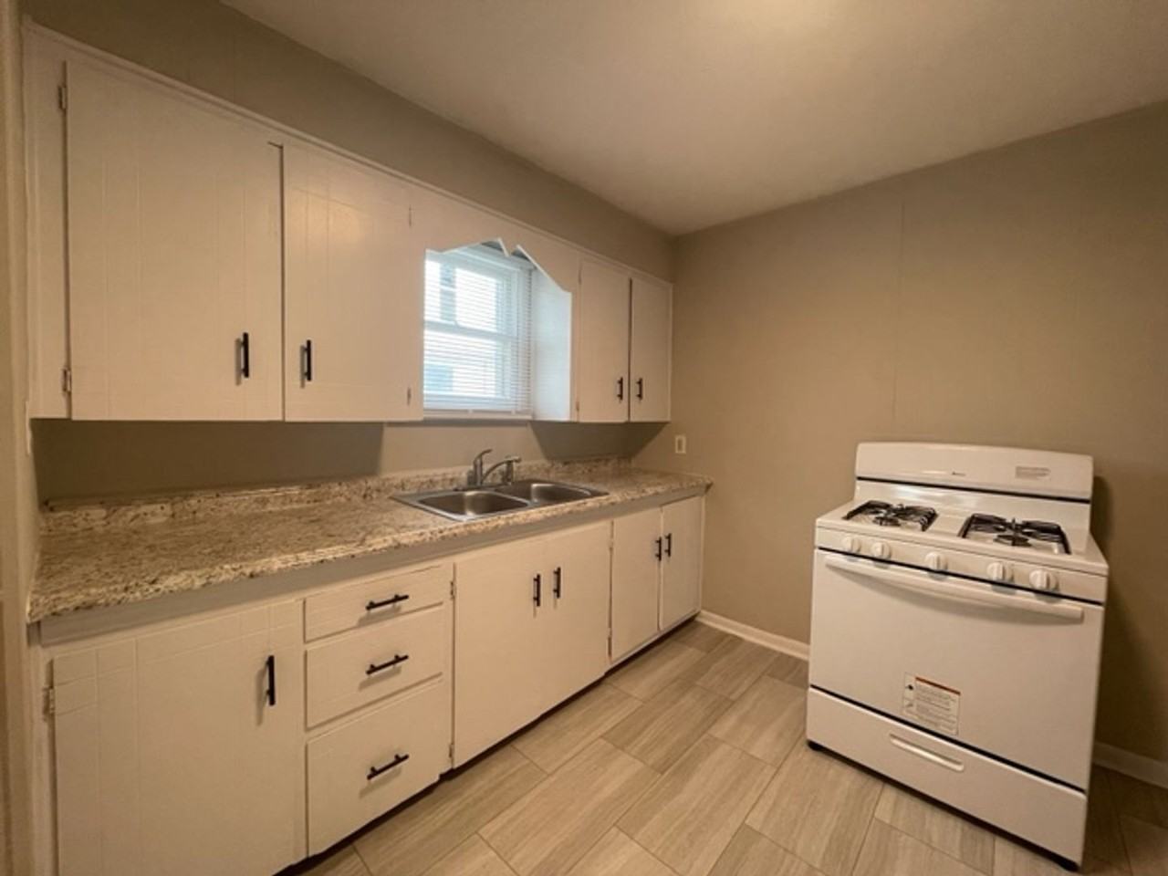 1021 N Sherman Ave - Photo 5 of 16