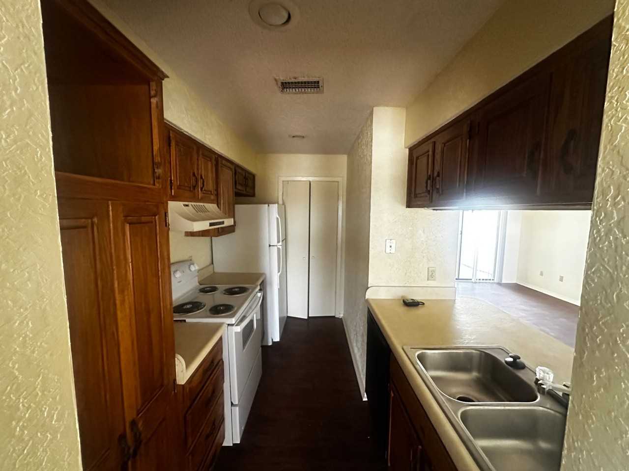 5402 S 7th St #106 - Photo 4 of 9