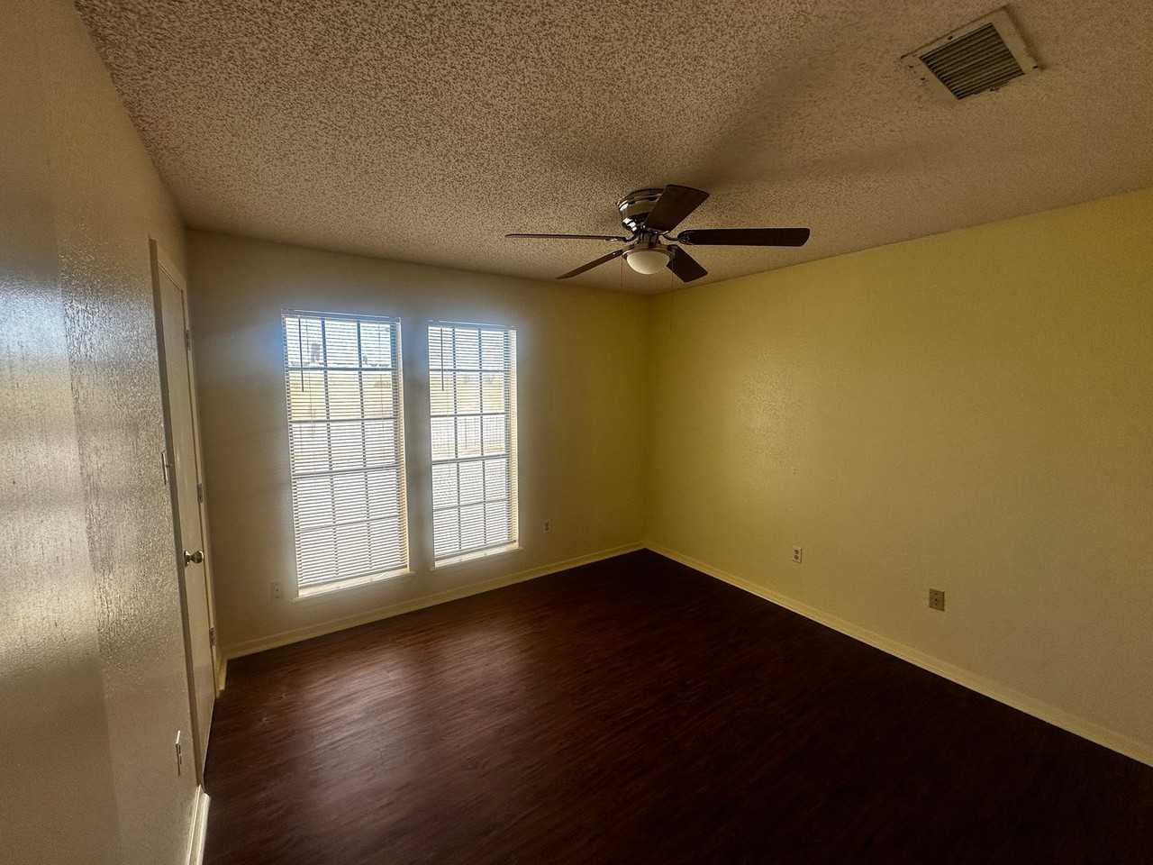 5402 S 7th St #106 - Photo 5 of 9