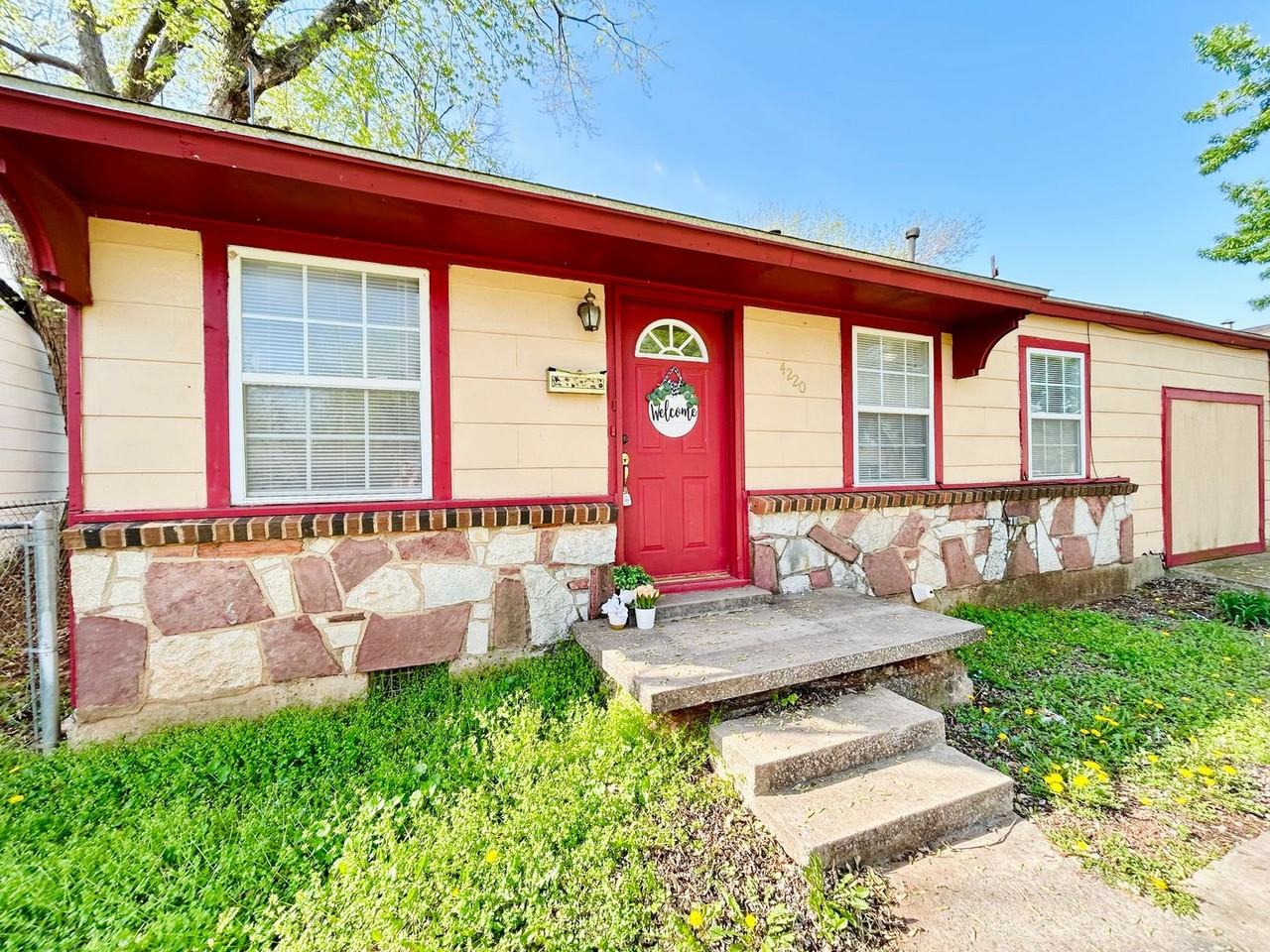 4220 Se 25th St - Photo 2 of 41