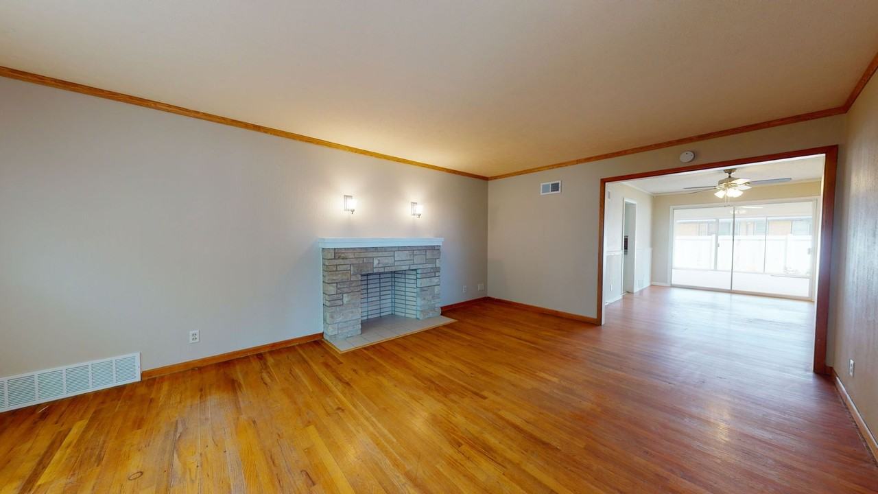 1208 Truman St - Photo 2 of 16