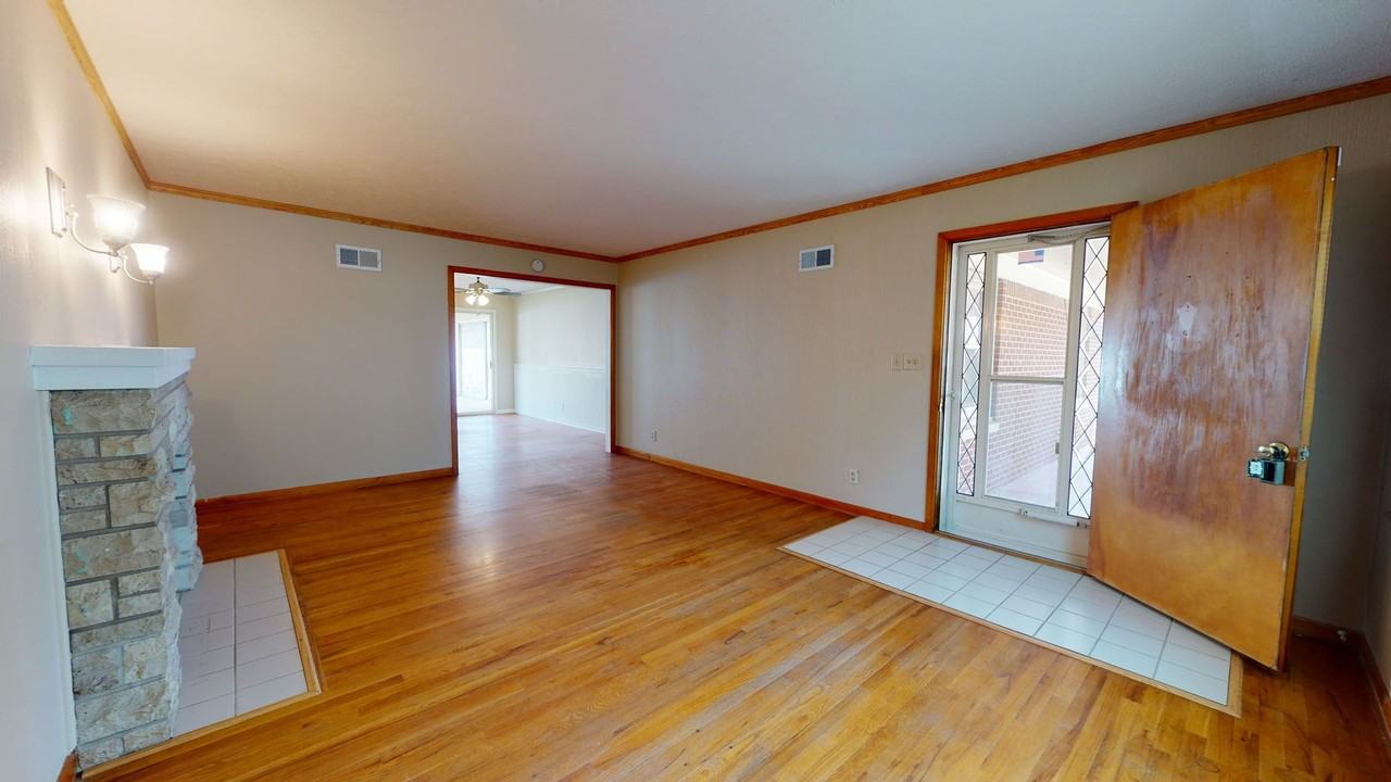 1208 Truman St - Photo 4 of 21