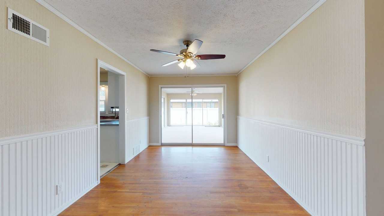 1208 Truman St - Photo 5 of 21
