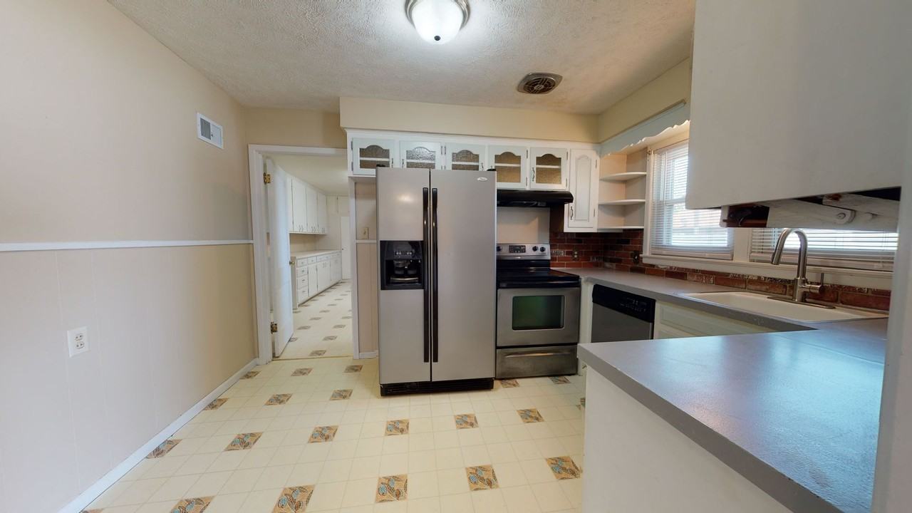 1208 Truman St - Photo 6 of 21