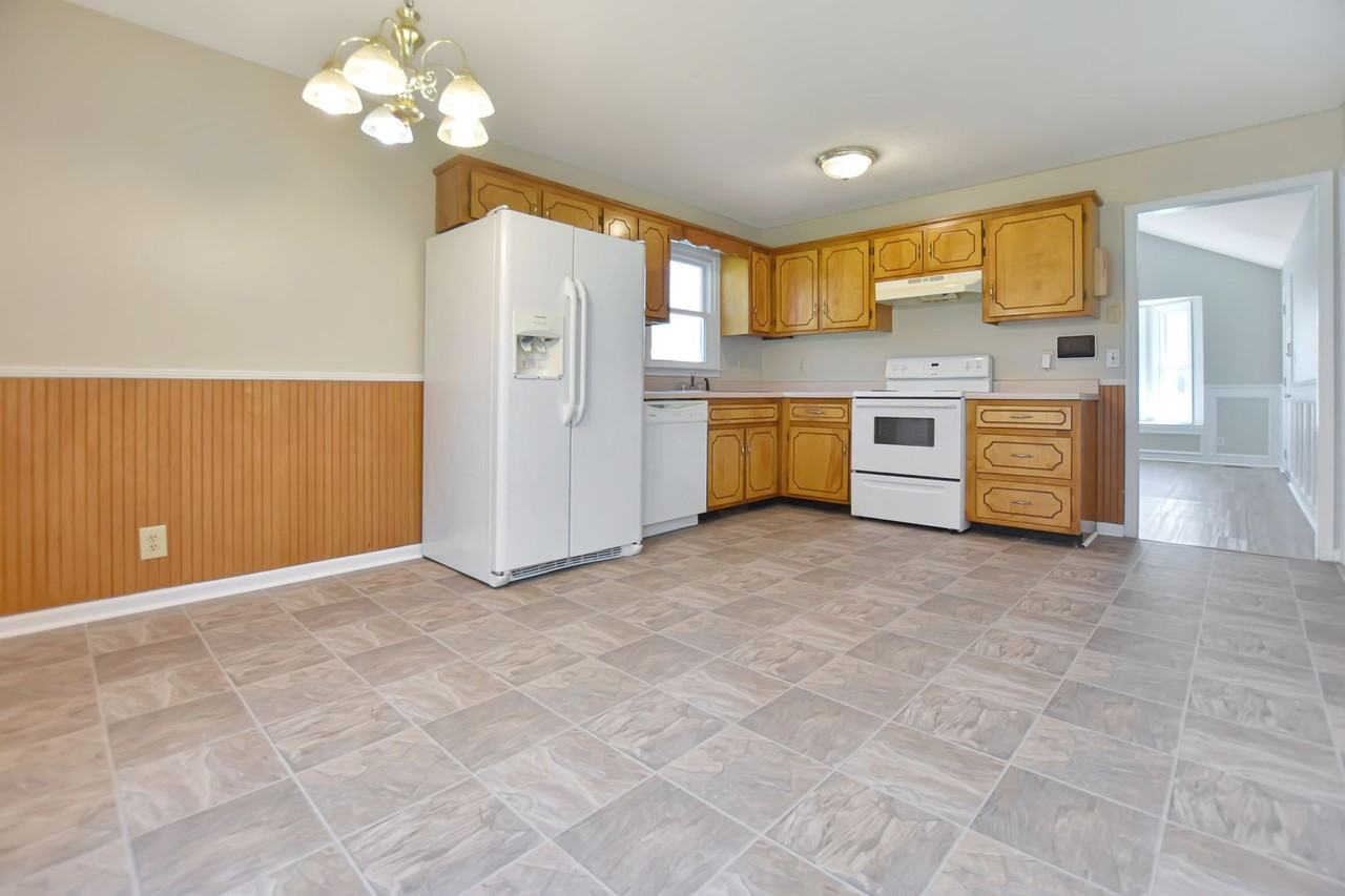 803 Princeton Circle - Photo 7 of 17