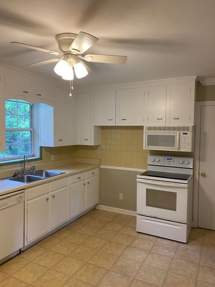 1562 Mitchell Ave - Photo 6 of 23