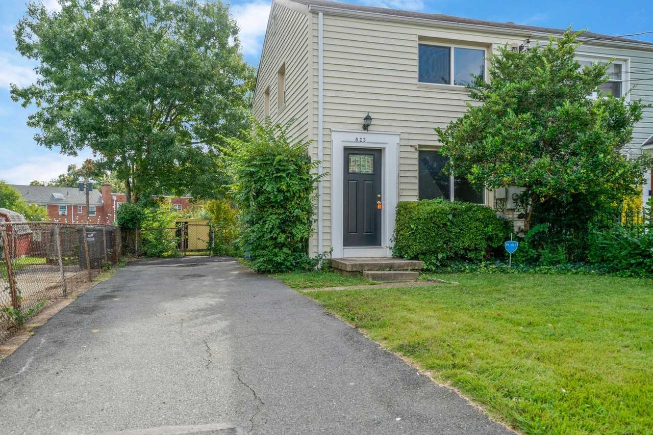 823 S Harrison St - Photo 2 of 28