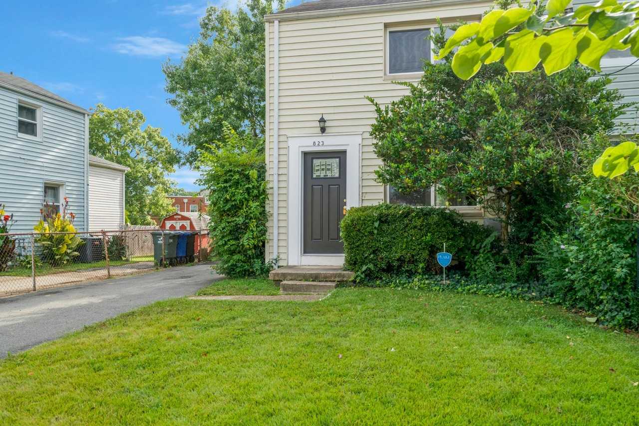 823 S Harrison St - Photo 3 of 28