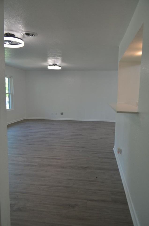 610 W Washington Ave - Photo 4 of 29