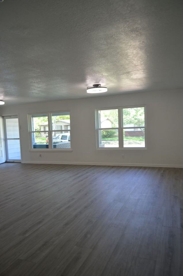 610 W Washington Ave - Photo 5 of 29