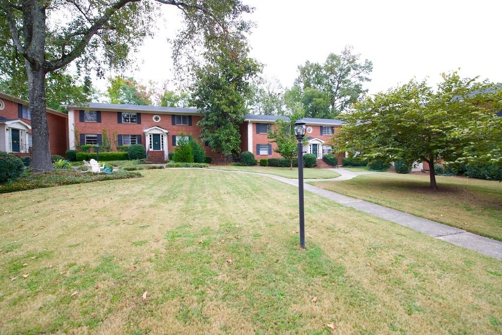 3535 Roswell Rd Ne #F2 - Photo 3 of 17