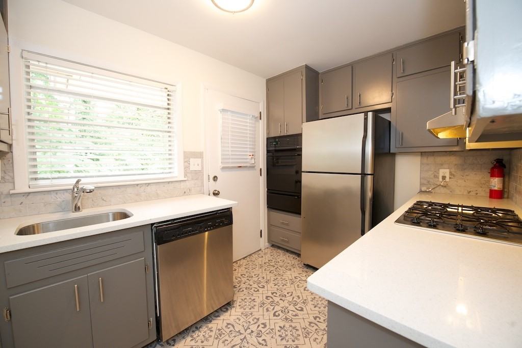 3535 Roswell Rd Ne #F2 - Photo 6 of 17