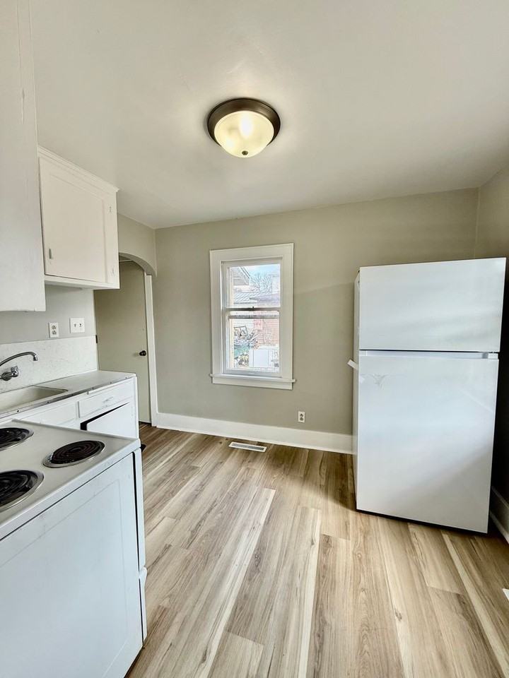 1033 2nd St Se - Photo 4 of 8