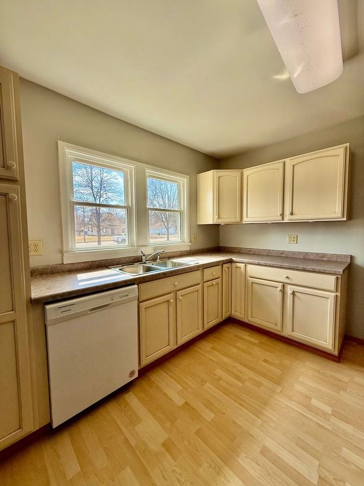 415 7th Ave Ne - Photo 5 of 13