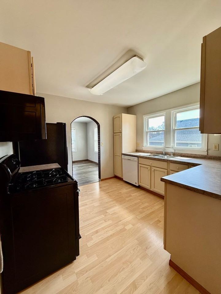 415 7th Ave Ne - Photo 6 of 13