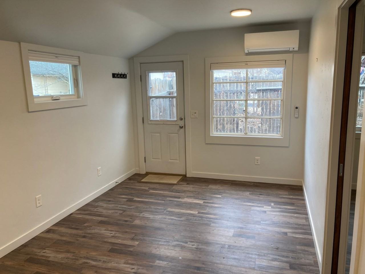 1807 S Shoshone St - Photo 4 of 20