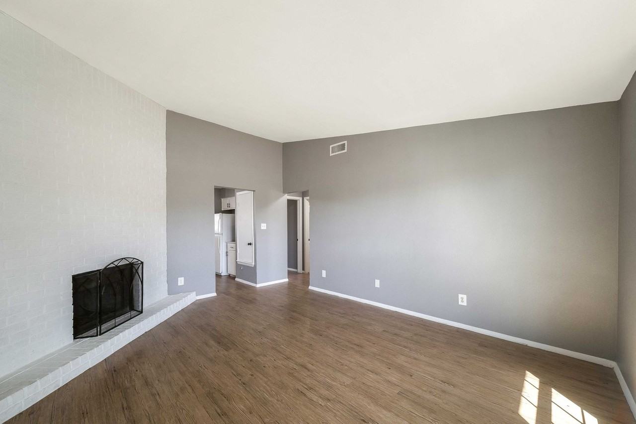 4900 E Stassney Ln - Photo 3 of 26