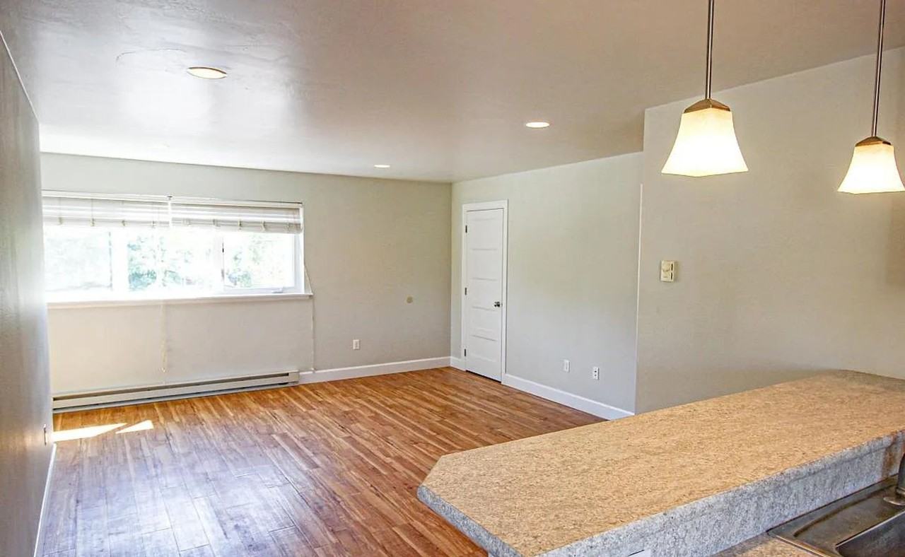 1425 S Catlin St - Photo 4 of 4